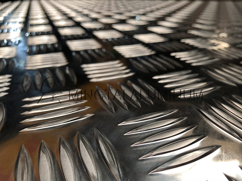 車(chē)廂防滑地板小五條筋1060H24鋁板廠家報(bào)價(jià)