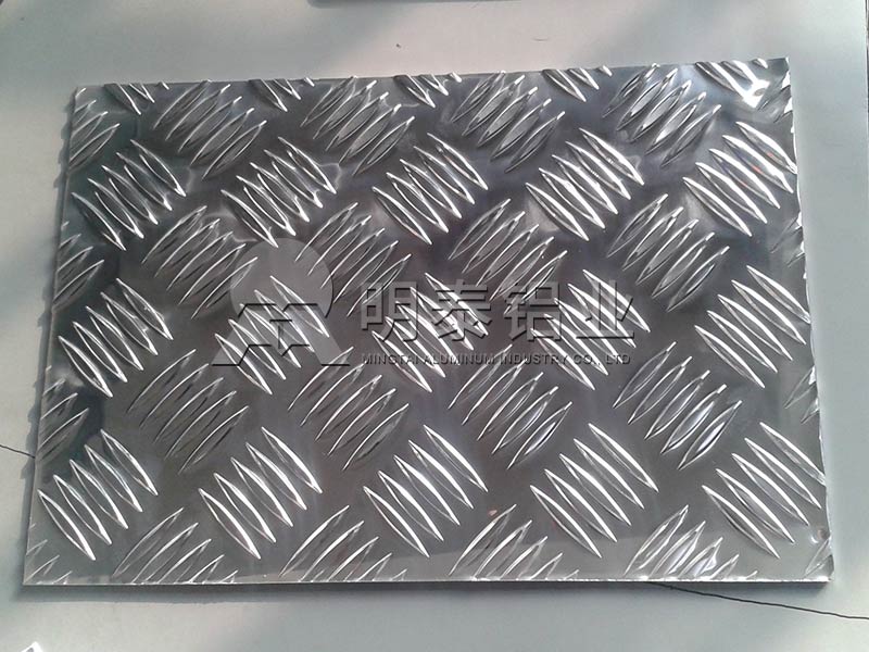 車(chē)廂用花紋鋁板合金規(guī)格有哪些？不同花紋板價(jià)格不同