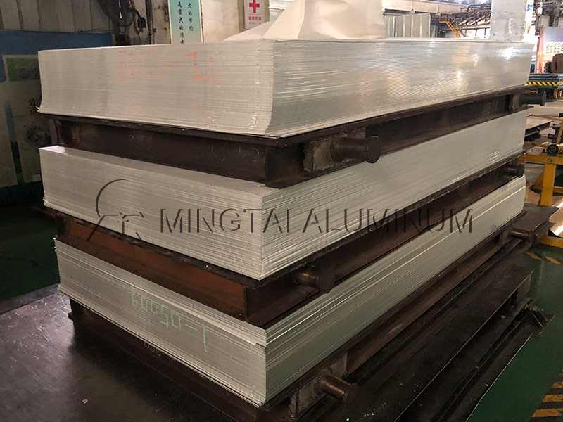 食品模具用鋁板對于中厚鋁板衛(wèi)生標(biāo)準(zhǔn)有啥要求？